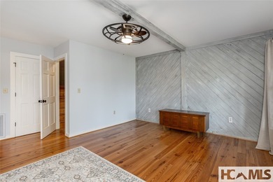 Located in the heart of Burlingame, this villa offers a - photo 37