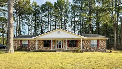 Welcome home to this beautifully updated 3 bedroom, 2 bath - photo 1
