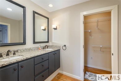 Located in the heart of Burlingame, this villa offers a - photo 43