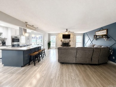 Welcome home to this beautifully updated 3 bedroom, 2 bath - photo 5