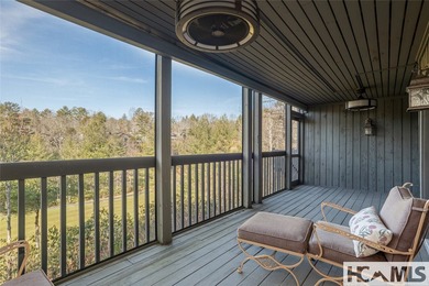 Located in the heart of Burlingame, this villa offers a - photo 45
