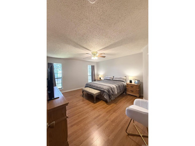 Welcome home to this beautifully updated 3 bedroom, 2 bath - photo 7