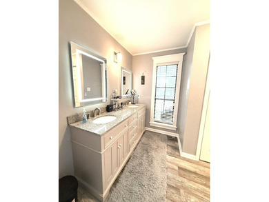 Welcome home to this beautifully updated 3 bedroom, 2 bath - photo 9