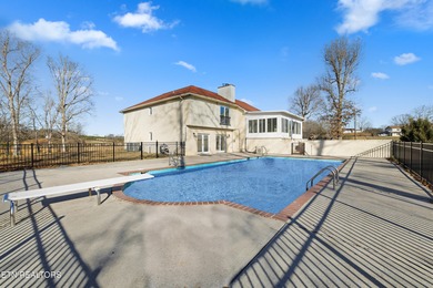 Beautifully updated Spanish style tri-level with an unfinished - photo 4
