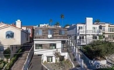 Newer Detached CONTEMPORARY STYLE OCEAN VIEW Town Home! - photo 3