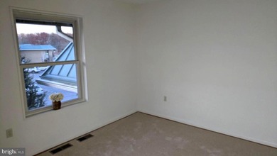BEST VALUE CO-OP IN MONTGOMERY MUTUAL!  Move-in ready. Freshly - photo 9