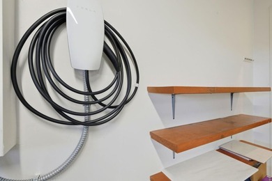 This one is not to be missed! You're very own private end unit - photo 22