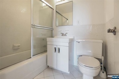 Corner end unit! Spacious two-bedroom, two-bathroom residence in - photo 10