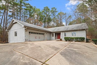Welcome to your dream retreat, a single-level 3-bedroom, 2 - photo 1