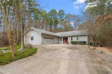 Welcome to your dream retreat, a single-level 3-bedroom, 2 - photo 2
