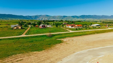 Beautiful lot with mountain views and is a great opportunity to - photo 3