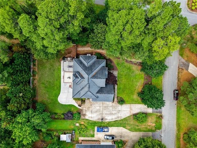 Welcome home to this charming residence in sought-after Cobbs - photo 43