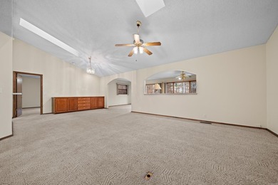 Welcome to your dream retreat, a single-level 3-bedroom, 2 - photo 5