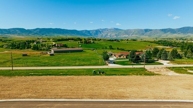 Beautiful lot with mountain views and is a great opportunity to - photo 1