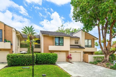 Immaculate and Beautiful 3 bedroom, 2.5 bath townhouse. Roof - photo 1