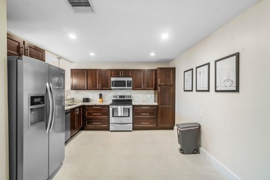 Immaculate and Beautiful 3 bedroom, 2.5 bath townhouse. Roof - photo 7