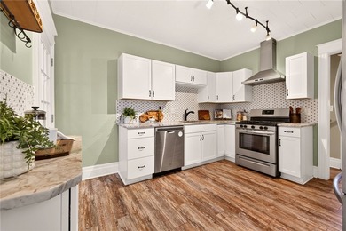 In the heart of Park Ave, THIS HOUSE HAS IT ALL!!! Welcome to 4 - photo 17
