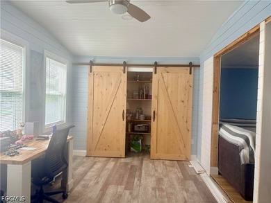 Beautifully updated 2-bedroom, 2-bath manufactured home in - photo 5