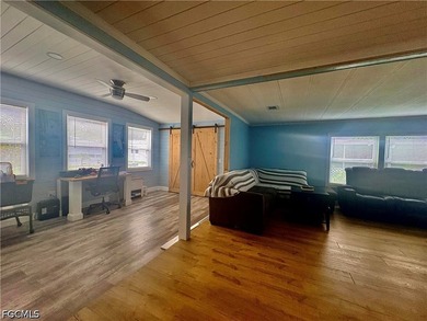 Beautifully updated 2-bedroom, 2-bath manufactured home in - photo 6