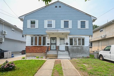 Welcome to this beautifully updated semi-detached single-family - photo 1