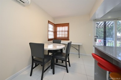 Welcome to this beautifully updated semi-detached single-family - photo 5