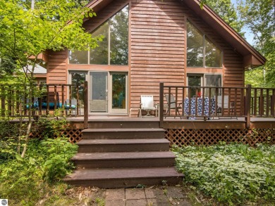 Torch Lake Home For Sale in Central Lake Michigan