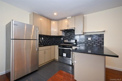 This charming home features 3 bedrooms and 2 full bathrooms - photo 6