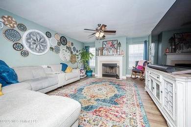 Beautiful two-story home offering 3 bedrooms, 2.5 bathrooms and - photo 11