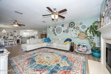 Beautiful two-story home offering 3 bedrooms, 2.5 bathrooms and - photo 13