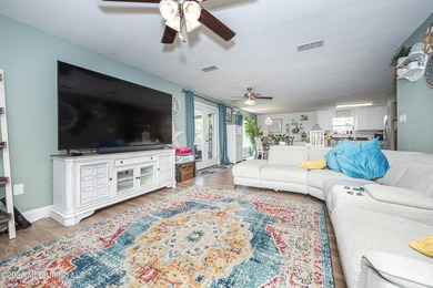 Beautiful two-story home offering 3 bedrooms, 2.5 bathrooms and - photo 14