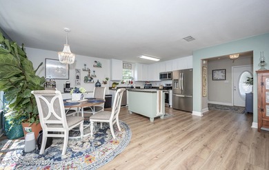 Beautiful two-story home offering 3 bedrooms, 2.5 bathrooms and - photo 21