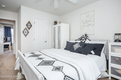 Beautiful two-story home offering 3 bedrooms, 2.5 bathrooms and - photo 29