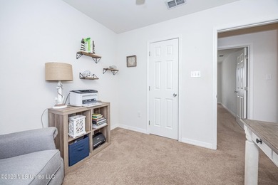 Beautiful two-story home offering 3 bedrooms, 2.5 bathrooms and - photo 31