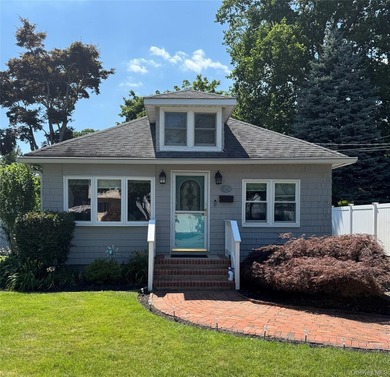 Charming Updated 1920s Home. Don't let the size fool you. This - photo 1