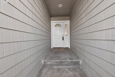 Welcome to this pristine 3-bedroom, 2-bath home located in one - photo 4