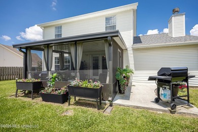 Beautiful two-story home offering 3 bedrooms, 2.5 bathrooms and - photo 36