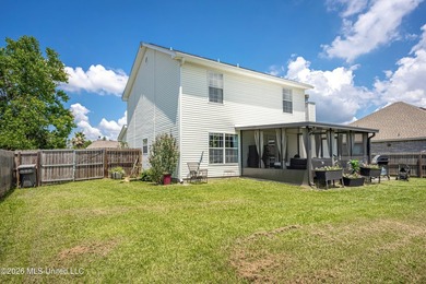 Beautiful two-story home offering 3 bedrooms, 2.5 bathrooms and - photo 41