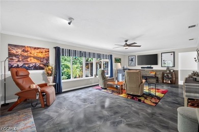 Adorable home ideally located just three lots from the river and - photo 7