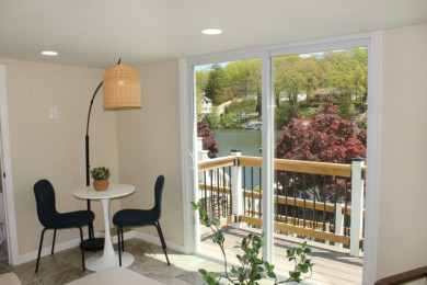 Updated lake front, new kitchen, 4 new baths, 3 bedrooms + more! - photo 24