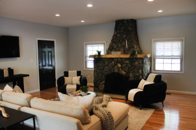 Updated lake front, new kitchen, 4 new baths, 3 bedrooms + more! - photo 5