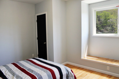 Updated lake front, new kitchen, 4 new baths, 3 bedrooms + more! - photo 18