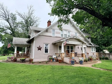 Beautiful older home that has been updated and ready to go! This - photo 3