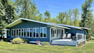 Lake Tippecanoe Home For Sale in Syracuse Indiana