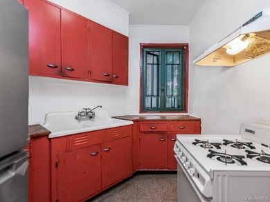 Welcome to 1725 Purdy St #2E. 1 Bedroom 1 Bathroom apartment - photo 7
