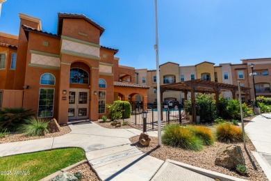 Gorgeous Condominium with split floor plan in Surprise!