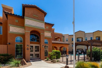 Gorgeous Condominium with split floor plan in Surprise!