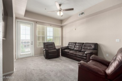 Gorgeous Condominium with split floor plan in Surprise!