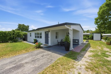 Beautifully updated 2-bedroom, 1-bath home with EXTRA Florida - photo 3