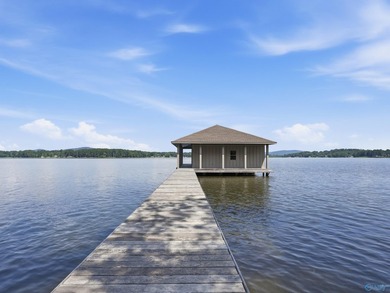 Beautiful waterfront property on Lake Guntersville featuring 4 - photo 14