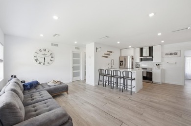 Beautifully updated 2-bedroom, 1-bath home with EXTRA Florida - photo 8